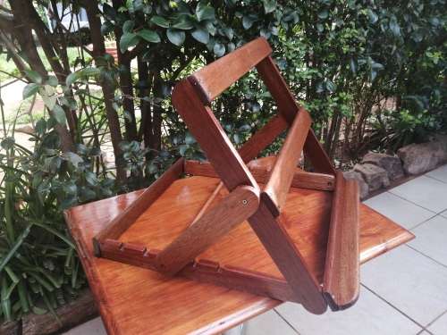 Lovely wooden table easel.