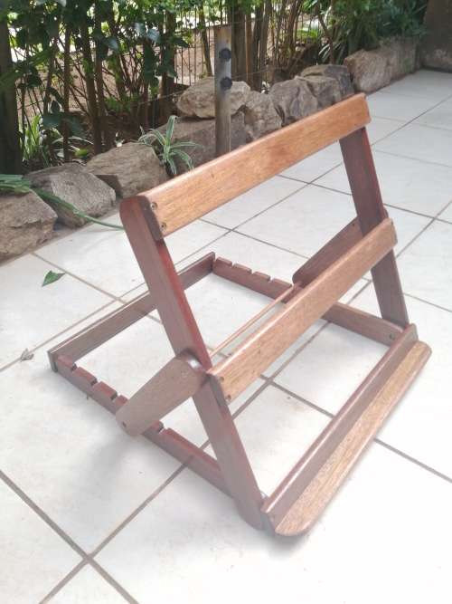 Lovely wooden table easel.
