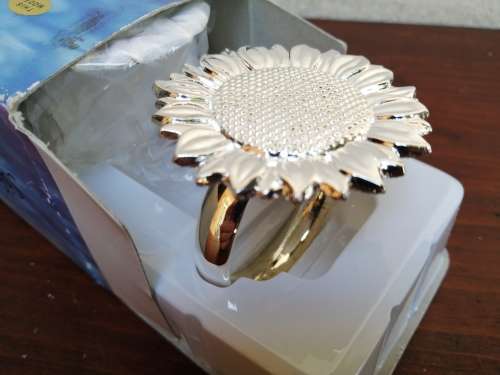 Beautiful set of 4 silver plated napkin rings.