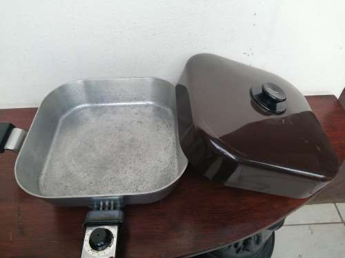 Awesome old Pineware electric frying pan.