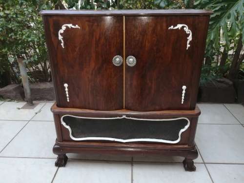 Beautiful vintage ball and claw grammaphone cabinet.