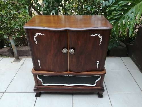 Beautiful vintage ball and claw grammaphone cabinet.