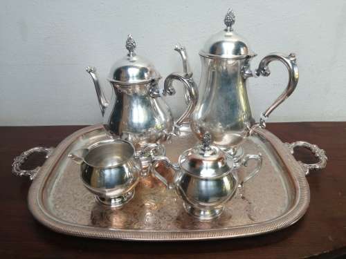 Stunning vintage tea / coffee set.