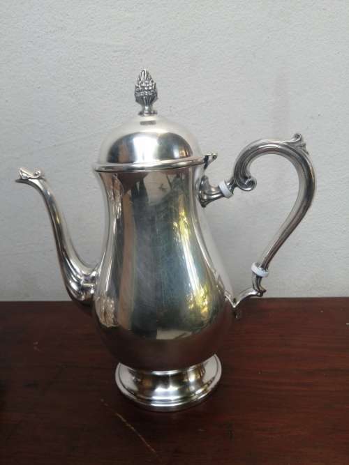 Stunning vintage tea / coffee set.