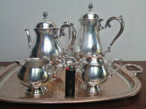Stunning vintage tea / coffee set.