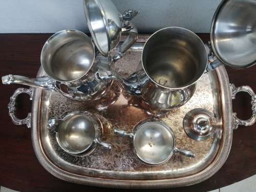 Stunning vintage tea / coffee set.