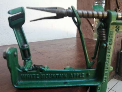 Manual Goodell apple peeler.