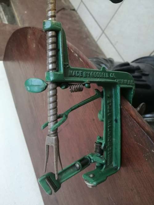 Manual Goodell apple peeler.