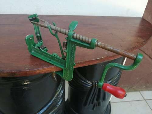Manual Goodell apple peeler.