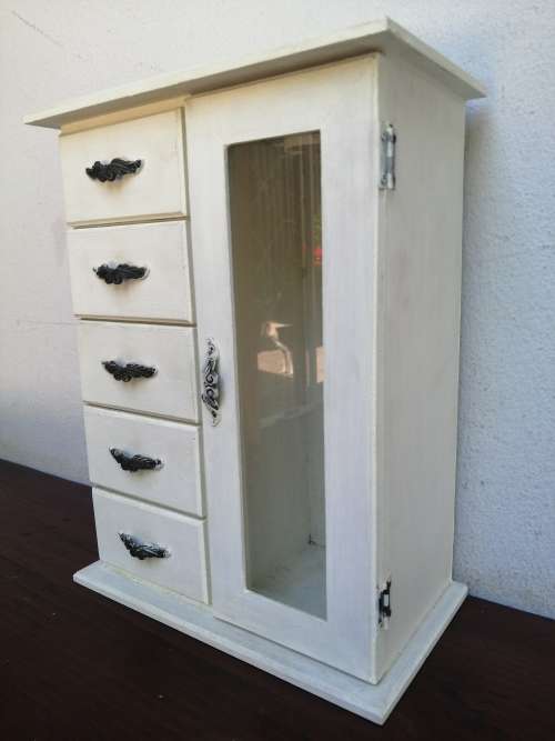 Lovely little jewellery dresser.