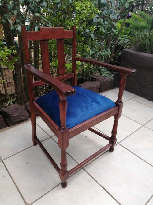 Beautiful vintage oak carver.