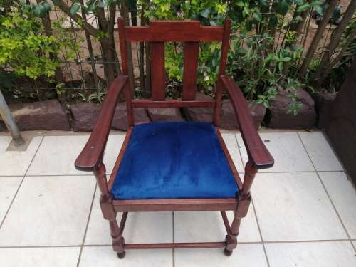 Beautiful vintage oak carver.