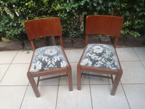 Beautiful pair of vintage oak chairs.