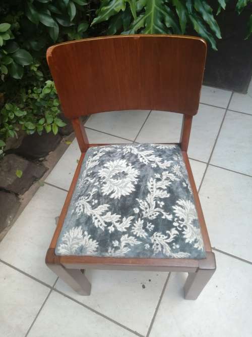 Beautiful pair of vintage oak chairs.