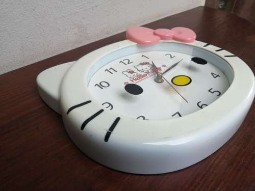 Beautiful Hello Kitty clock.