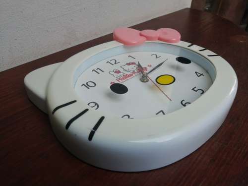 Beautiful Hello Kitty clock.