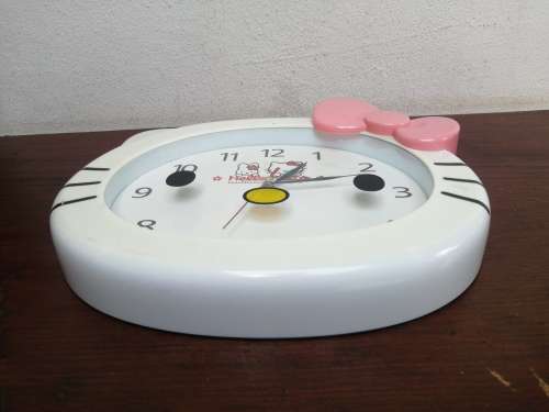 Beautiful Hello Kitty clock.