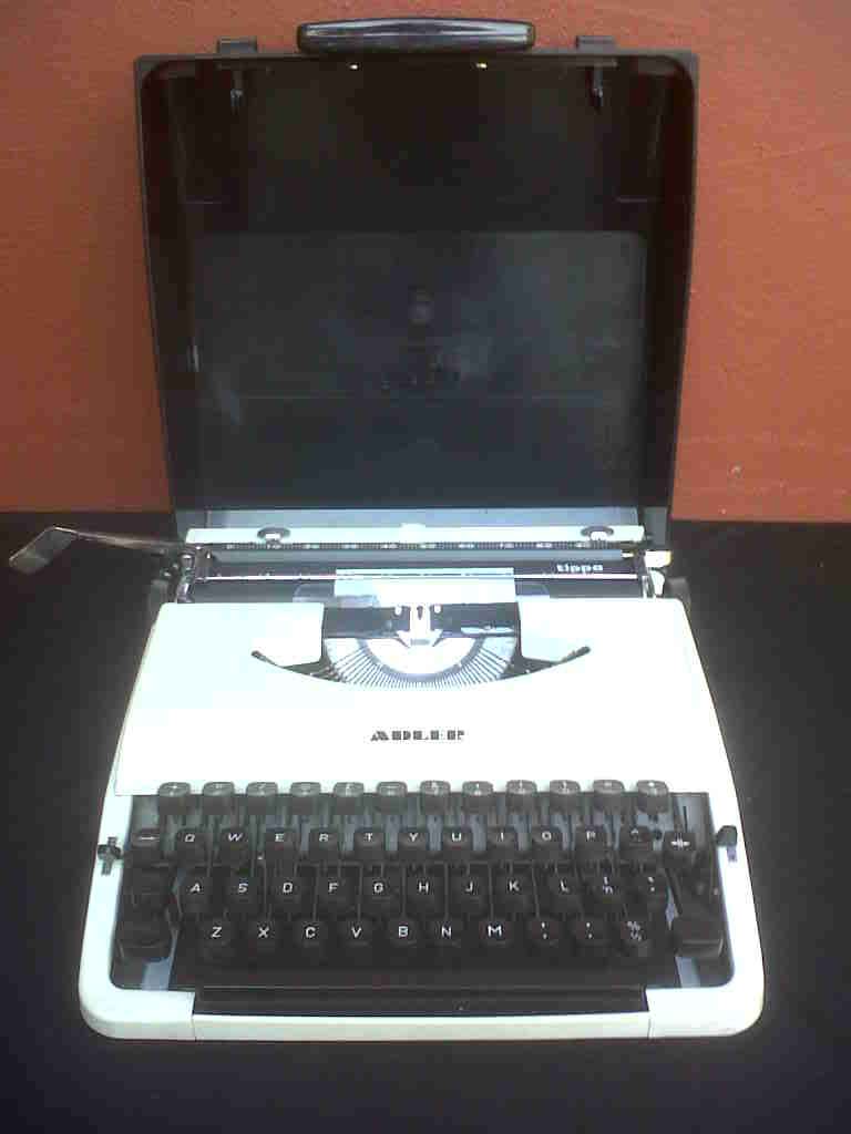 ADLER PORTABLE TYPEWRITER