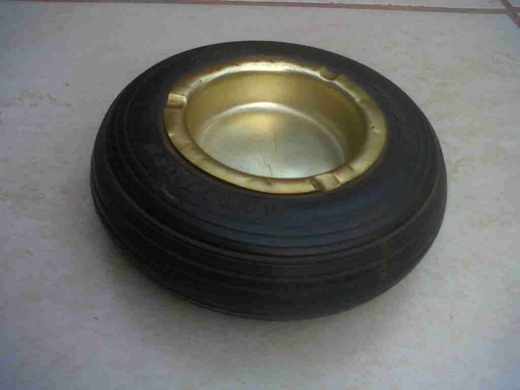 OLD DUNLOP AIRCRAFT TYRE ASHTRAY