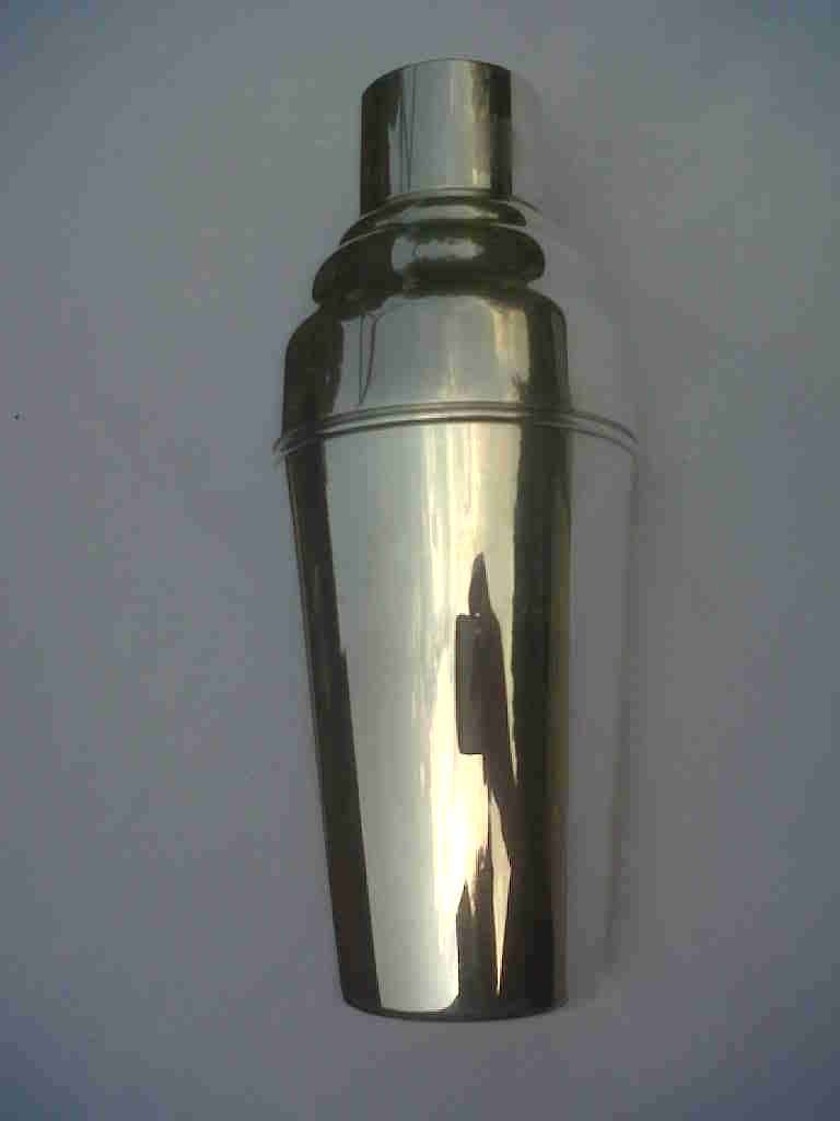 BEAUTIFUL STAINLESS STEEL COCKTAIL SHAKER