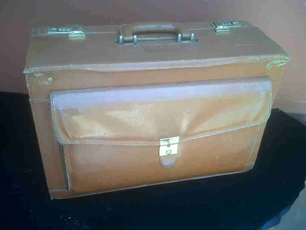 OLD LEATHER DOCTORS BAG