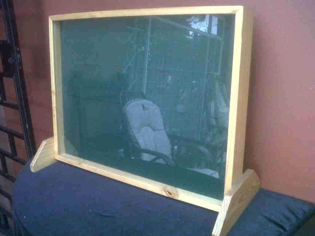 STANDING DISPLAY BOX