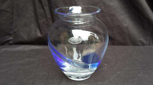 Beautiful Ernest Rosenthal crystal glass vase.