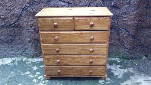 Pine chest of drawers.