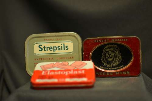 VINTAGE TINS