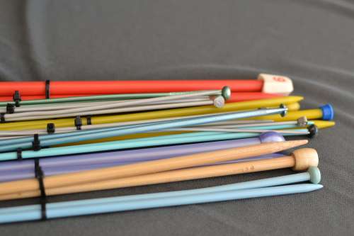 JOB LOT OF VINTAGE KNITTING NEEDLES