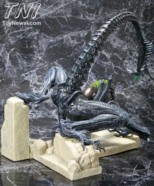 KOTOBUKIYA ARTFX ALIEN VS PREDATOR STATUES:  1:6 ALIEN WARRIOR & SCAR PREDATOR