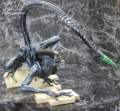 KOTOBUKIYA ARTFX ALIEN VS PREDATOR STATUES:  1:6 ALIEN WARRIOR & SCAR PREDATOR