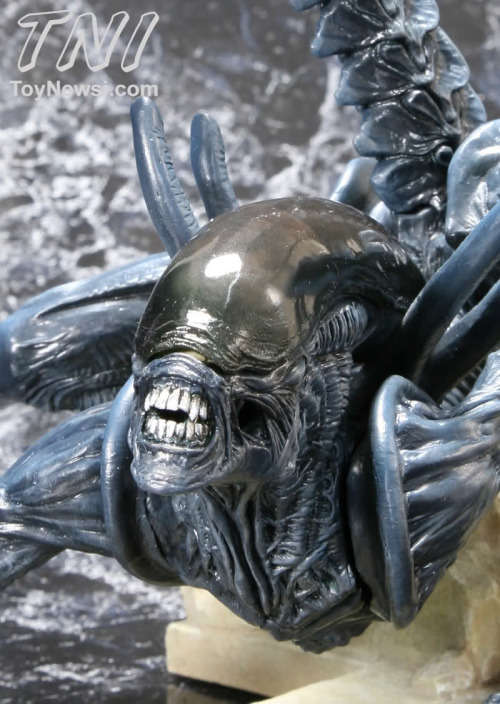 KOTOBUKIYA ARTFX ALIEN VS PREDATOR STATUES:  1:6 ALIEN WARRIOR & SCAR PREDATOR