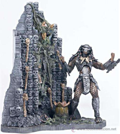 McFarlane Toys Alien Queen and Scar Predator Diorama