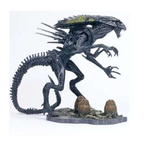 McFarlane Toys Alien Queen and Scar Predator Diorama