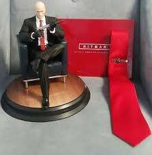 Agent 47 "Chessmaster" Statue and extras