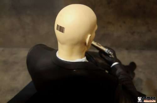 Agent 47 "Chessmaster" Statue and extras