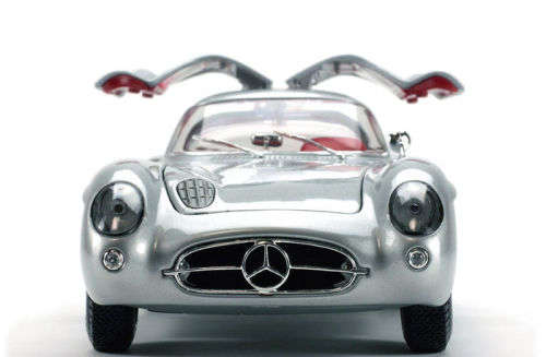 Maisto Mercedes Benz 300s SLR "Uhlenhaut Coupe" 1:18 by Maisto Diecast Scale Model Car