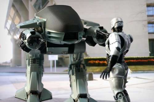 NECA Robocop ED-209 Figure with Sound with regular and battle damage Robocop figures