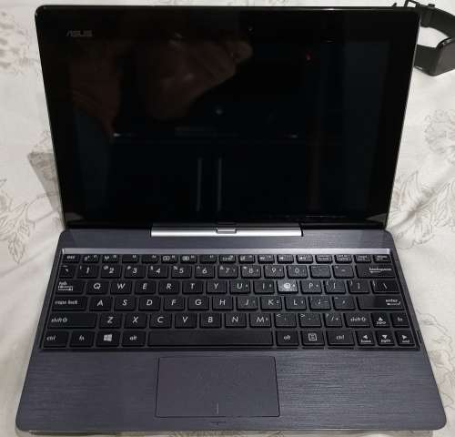 ASUS Transformer Book T100TA[TRANSFORMS IN TO A TABLET]EXCELLENT CONDITION]