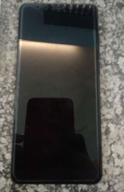 Xiaomi Redmi 5[DUAL SIM,32GB STORAGE,3GB RAM][COMES WITH 2 COVERS AND A TEMPERED GLASS]