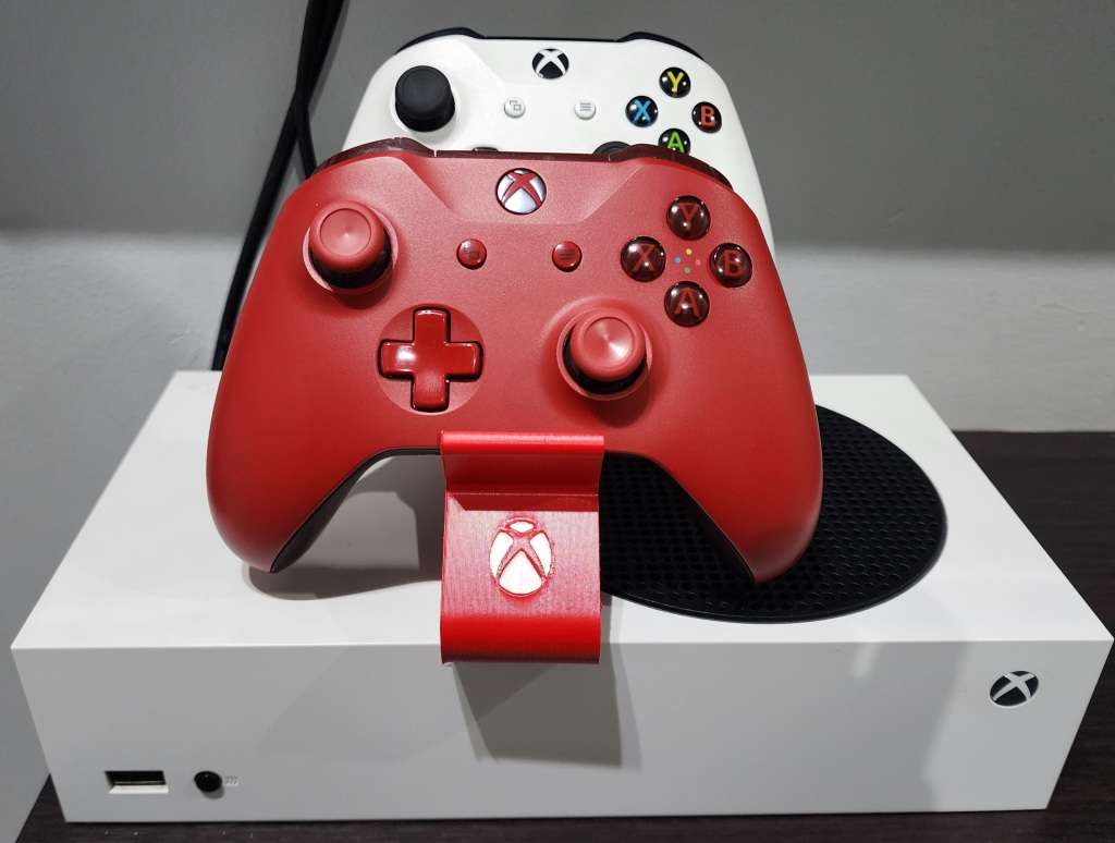 Xbox Series S 512GB + 2x Xbox One Controllers