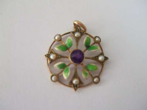 Vintage 9ct gold pendant