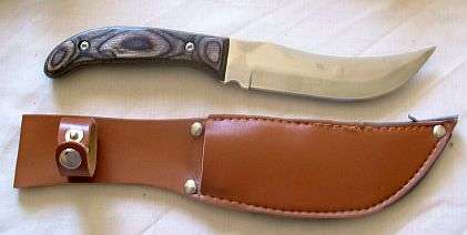 Taurus hunting knife with brown pouch