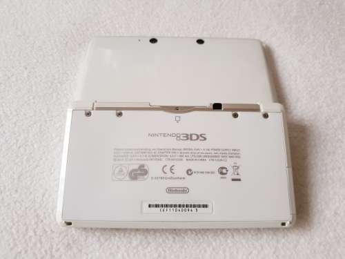 Nintendo 3DS console + 8 Games + Original box