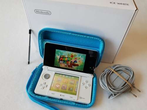 Nintendo 3DS console + 8 Games + Original box