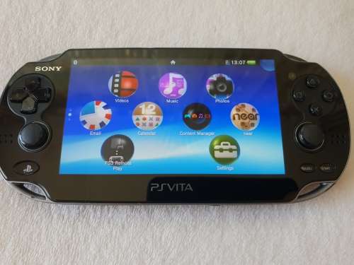 Playstation Vita Wifi Console + 8 GB Memory card + Charger
