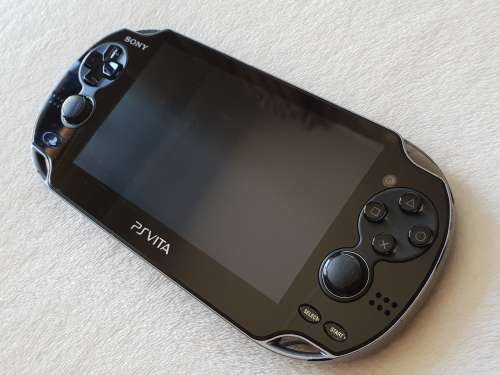 Playstation Vita Wifi Console + 8 GB Memory card + Charger