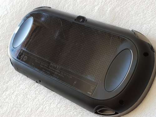 Playstation Vita Wifi Console + 8 GB Memory card + Charger