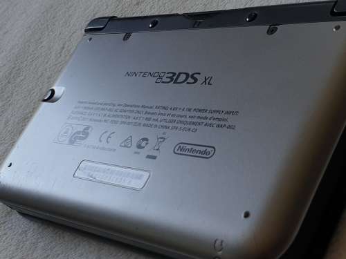 Nintendo 3DS XL Console + Original Box + 10  Games